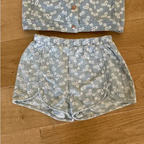 Dolce Vita - Embroidered Daisy Sleevelest Vest Top & Shorts Set in Blue & White